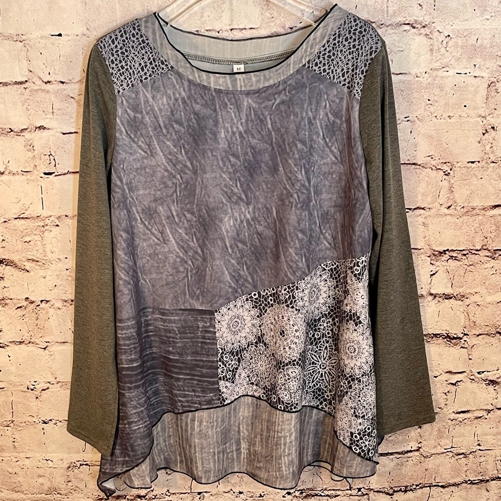 Modlily Crew Neck Long Sleeve Printed Layered Shirt Size Medium   (B-17)